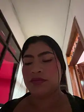 LunaaRosse webcam