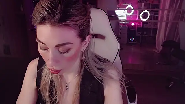 AnnieGOld_ webcam