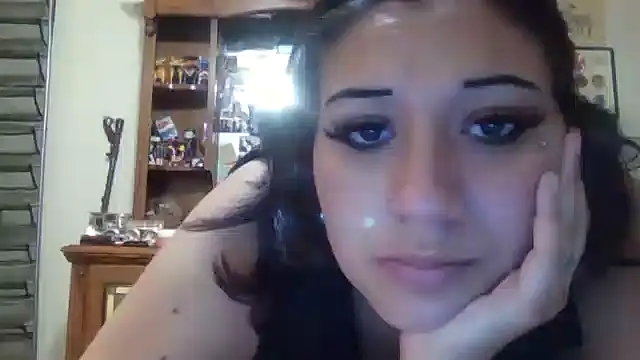 Rayvenveil webcam