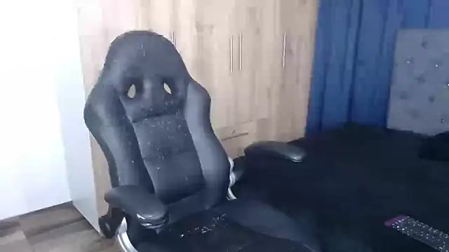 nati_muscle webcam
