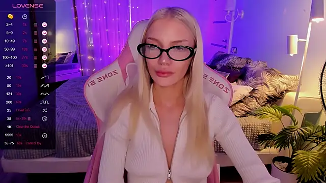 AnyaTaylor_ webcam