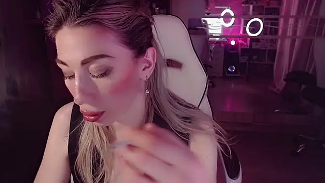 AnnieGOld_ webcam