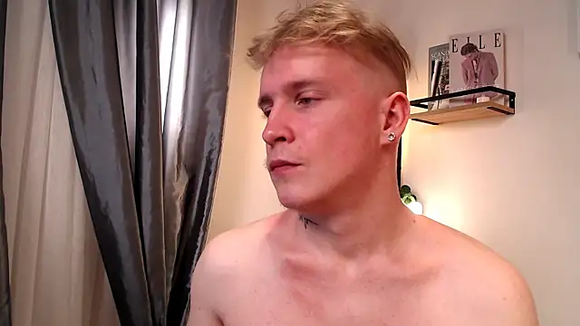 AlexxSweet webcam