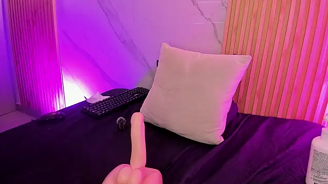 KYLIE_JONES6 webcam