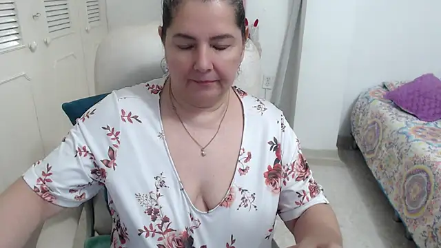 leonela_69 webcam