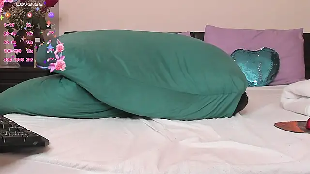GoldenLunaa webcam