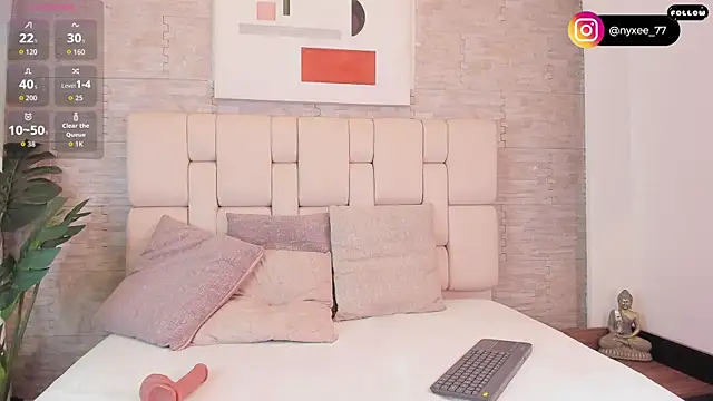 Nyxee_ webcam