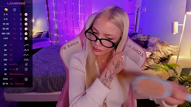 AnyaTaylor_ webcam