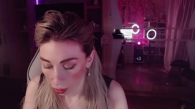 AnnieGOld_ webcam