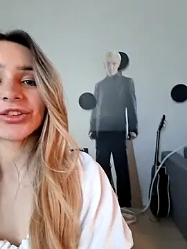 Chloe_Ravens webcam