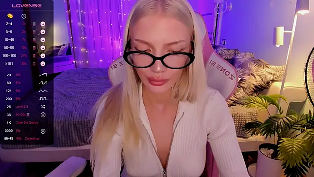 AnyaTaylor_ webcam