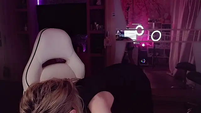 AnnieGOld_ webcam