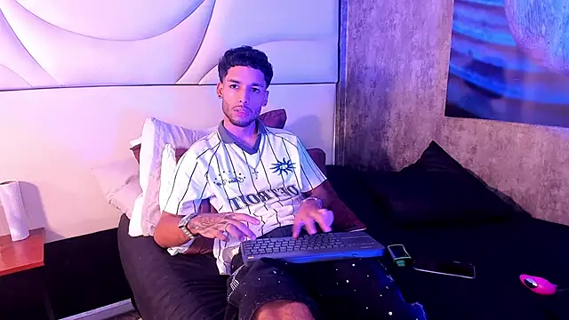 Thiagoferreti live sex cam