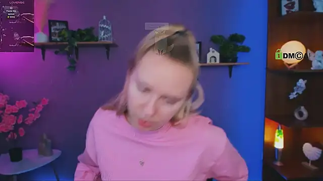 mila_glow1 webcam
