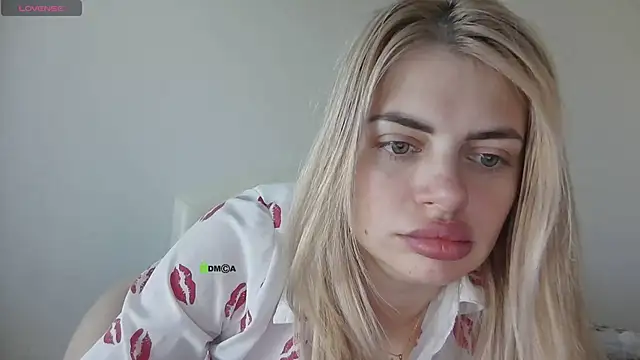 ShamlesssAdell webcam