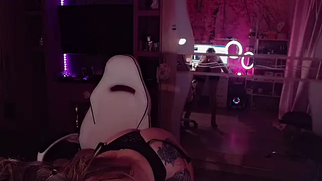AnnieGOld_ webcam