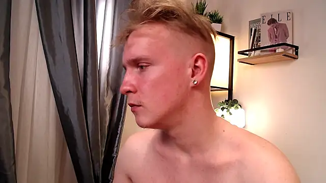 AlexxSweet webcam