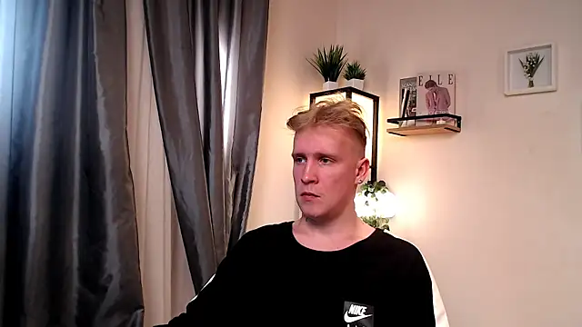 AlexxSweet webcam