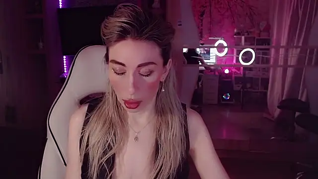 AnnieGOld_ webcam