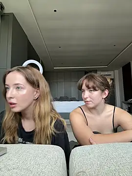 Nura_n_Sarah webcam
