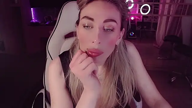 AnnieGOld_ webcam