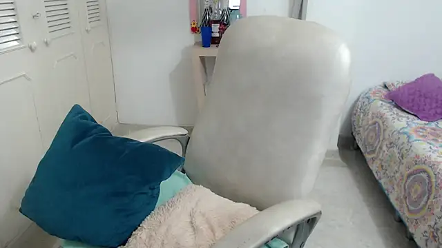 leonela_69 webcam