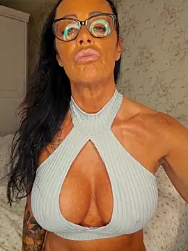 Misses-Cougar webcam