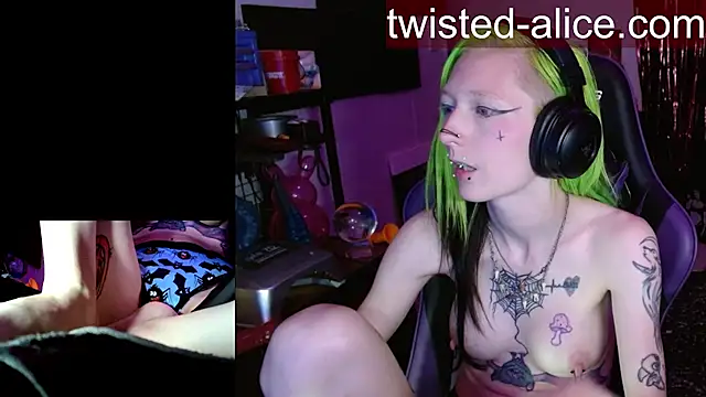 twisted_alice (F young) - spanks