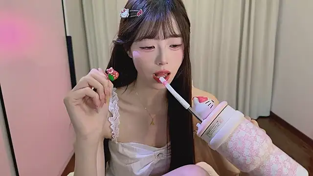 美女Onecutelittle在线直播