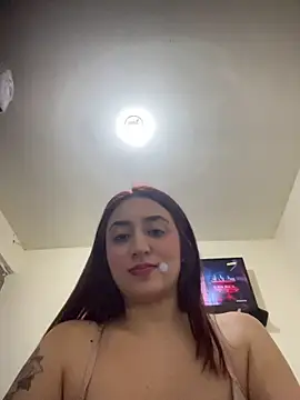 EsmeraldaNaim webcam