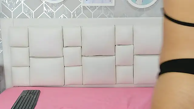 naia_cox webcam