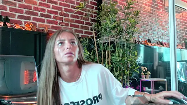 MayaHellen webcam