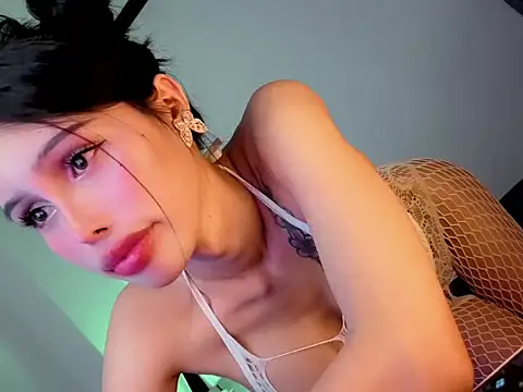 Daretoloveme18 webcam