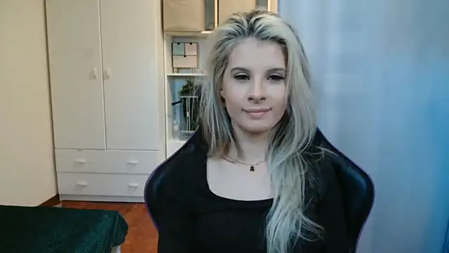 KristineGlow webcam