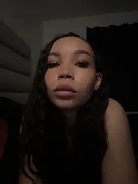 nikkiloveee webcam