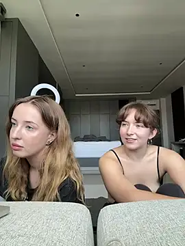 Nura_n_Sarah webcam