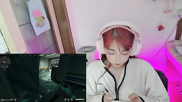Song_99 webcam