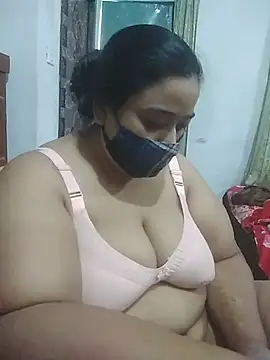 momo_loves webcam