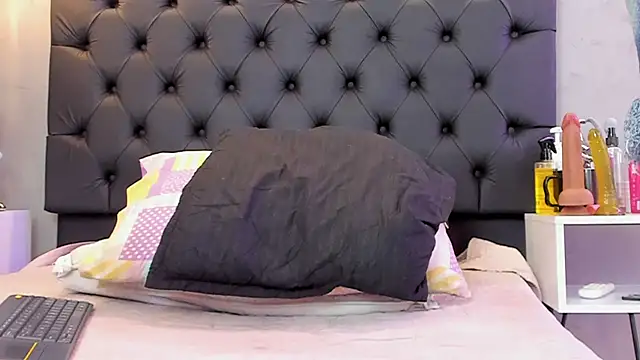 naomi__blair webcam