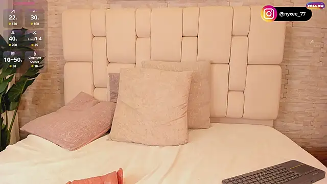 Nyxee_ webcam