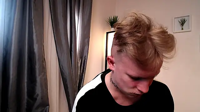 AlexxSweet webcam