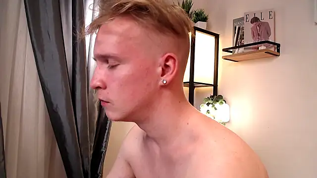 AlexxSweet webcam
