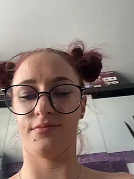 Roxyfoxyyy webcam