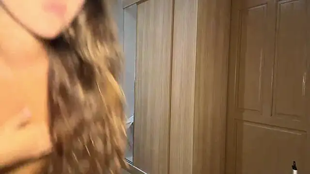 kamila_18_french webcam