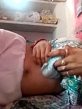 SpicyRoshni webcam