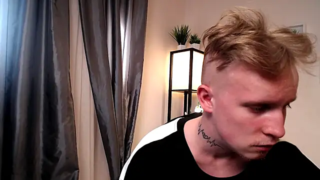 AlexxSweet webcam