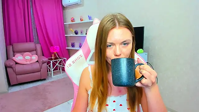 Strawberrye live sex cam