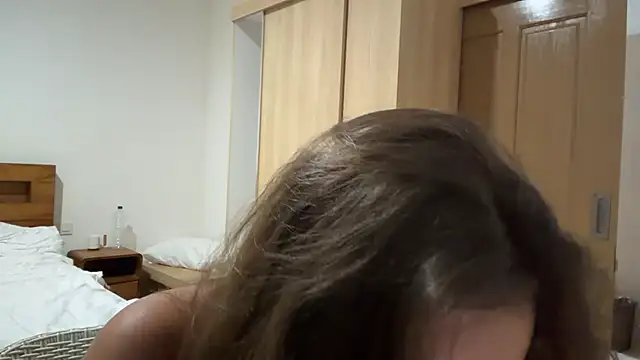 kamila_18_french webcam