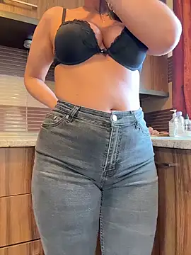 Hotmomcheckk_