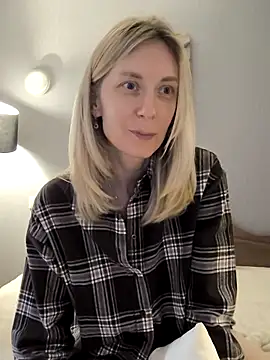 AvelinaLeoni webcam